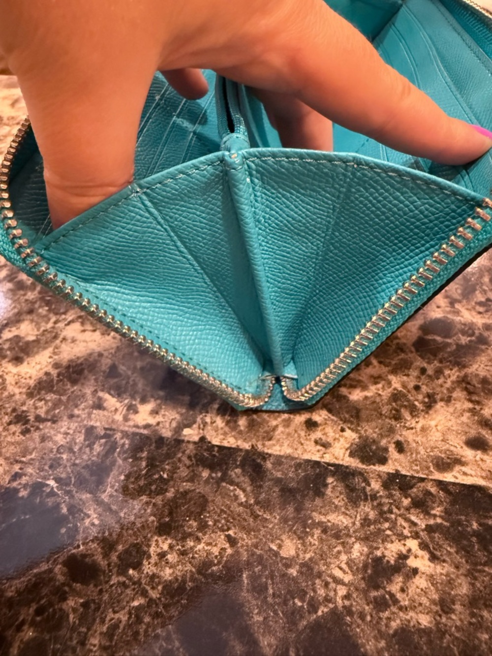 COACH Accordion Zip Wallet in Crossgrain Leather – Bright Turquoise - Picture 13 of 16